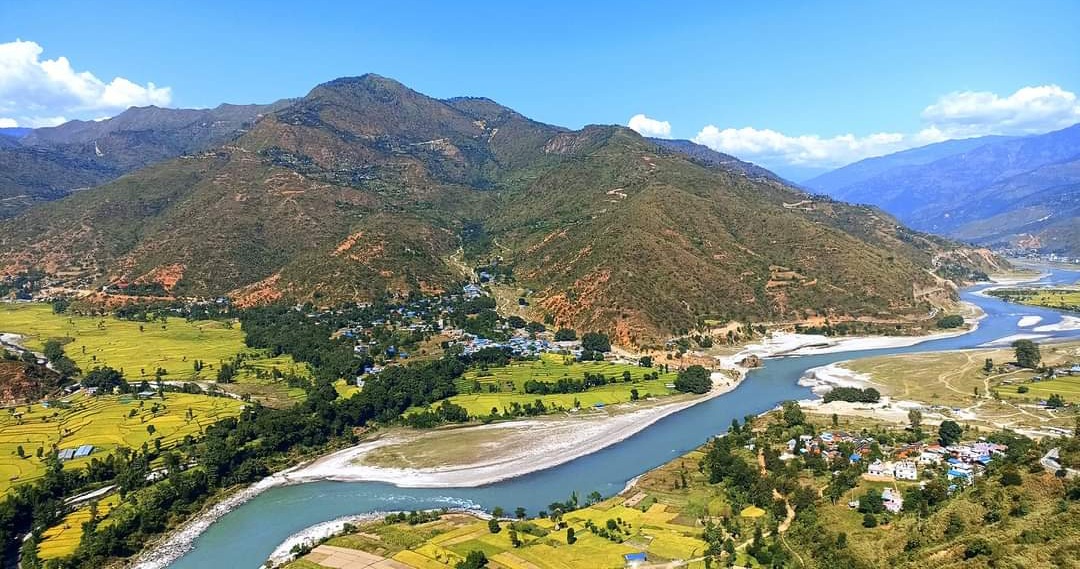 रामेछापस्थित तामाकोशी नदी किनारमा देखिएको पहेँलपुर फाँट