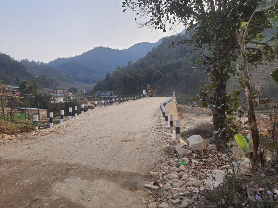 दशकपछि बन्यो सडकपुल